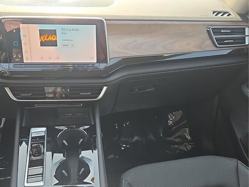 New 2026 Volkswagen Atlas SE image 15