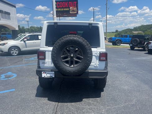 Used 2025 Jeep Wrangler Unlimited Sport AWD/4WD image 12