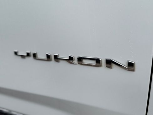 Used 2023 GMC Yukon XL SLT AWD/4WD image 25