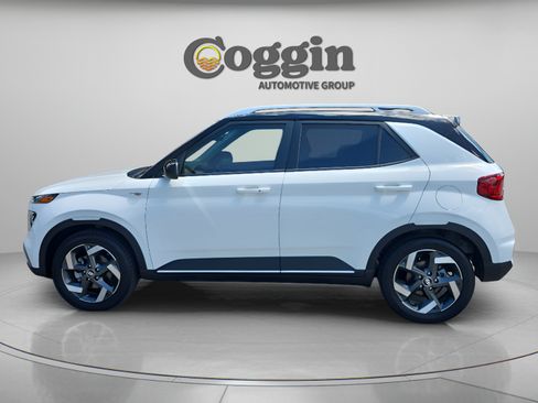 Certified 2026 Hyundai Venue SEL FWD image 2