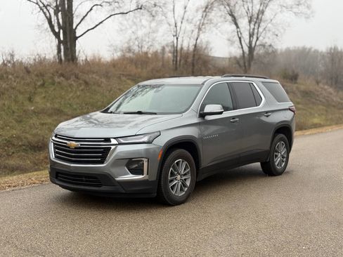 Used 2023 Chevrolet Traverse LT AWD/4WD image 2