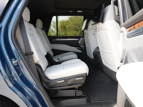 New 2026 Cadillac Escalade Platinum Sport w/ LPO, ONYX Package image 24