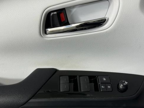 Used 2019 Toyota Prius XLE FWD image 15