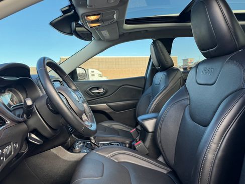 Used 2021 Jeep Cherokee Limited image 8