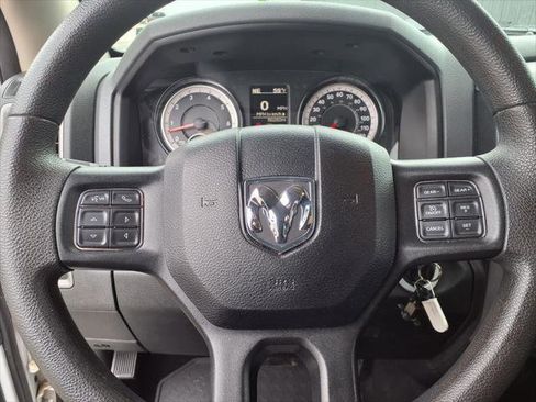 Certified 2018 RAM 1500 Express w/ Express Value Package AWD/4WD image 19