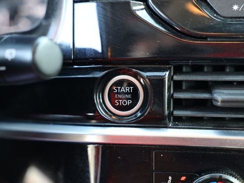 Used 2022 Nissan Pathfinder SV w/ SV Premium Package image 23