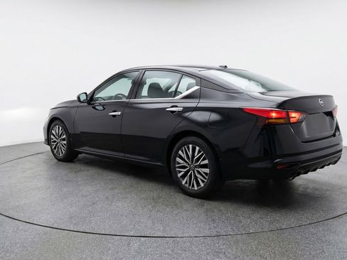 Used 2025 Nissan Altima 2.5 SV FWD image 6