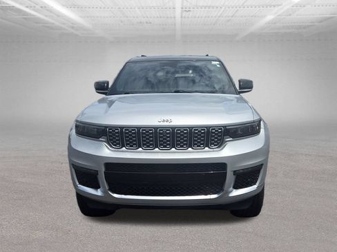 Used 2023 Jeep Grand Cherokee L Summit w/ Luxury Tech Group V AWD/4WD image 21