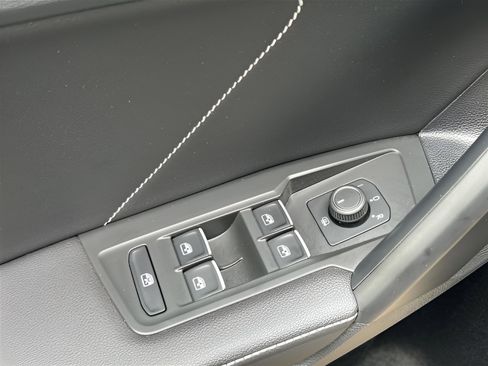 Used 2024 Volkswagen Tiguan SE R-Line FWD image 13