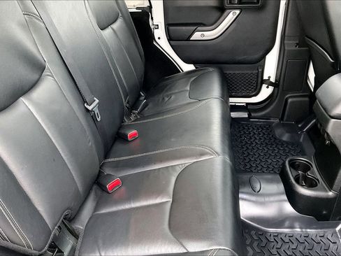 Used 2018 Jeep Wrangler Unlimited Rubicon w/ Cold Weather Group image 17