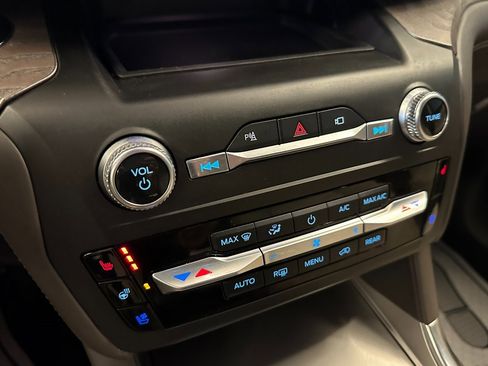 Used 2020 Ford Explorer Platinum image 14