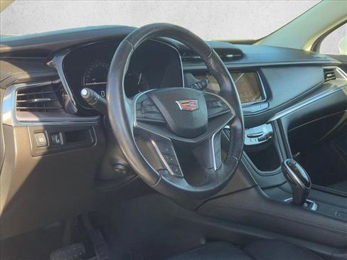 Used 2017 Cadillac XT5 Luxury w/ Driver Awareness Package image 10