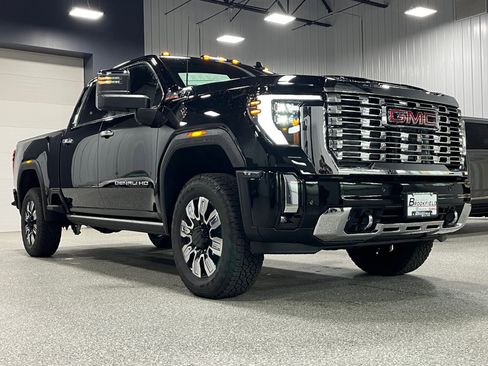 New 2025 GMC Sierra 3500 Denali w/ Denali Reserve Package image 7