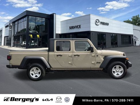 Used 2020 Jeep Gladiator Sport w/ Quick Order Package 24S AWD/4WD image 5