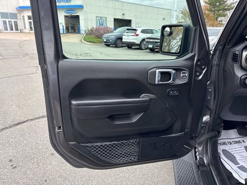 Used 2021 Jeep Wrangler Sport w/ Technology Group AWD/4WD image 12