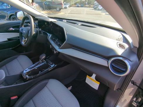 New 2026 Chevrolet Trax LT w/ Driver Confidence Package image 45