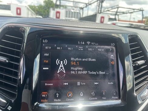 Used 2019 Jeep Cherokee Limited AWD/4WD image 23