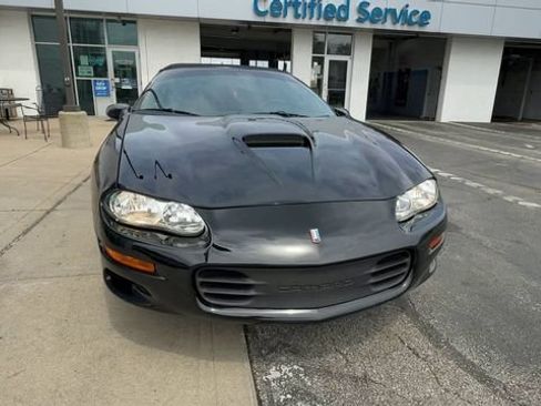 Used 2001 Chevrolet Camaro Z28 w/ SS Performance/Appearance Pkg RWD image 3