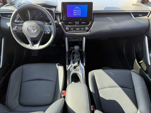 Used 2024 Toyota Corolla Cross XLE FWD image 13
