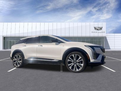 Used 2025 Cadillac Optiq Luxury 2