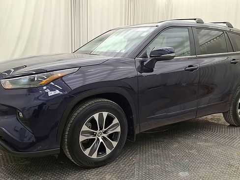 Used 2023 Toyota Highlander XLE image 7