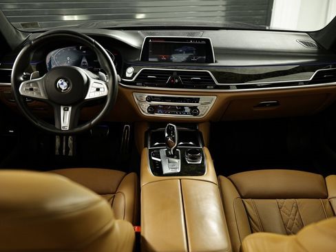 Used 2022 BMW 740i w/ M Sport Package image 27