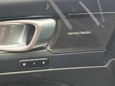 Used 2024 Volvo XC40 B5 Plus w/ Protection Package Premier image 9