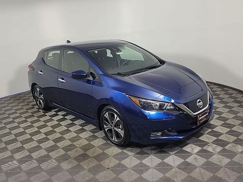 Used 2022 Nissan Leaf SV FWD image 2