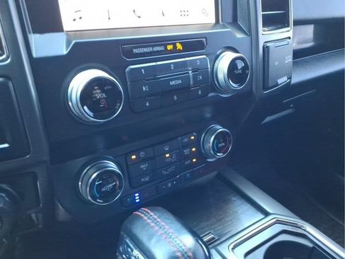 Used 2019 Ford F150 Lariat w/ Equipment Group 502A Luxury AWD/4WD image 19