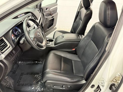 Used 2016 Toyota Highlander XLE AWD/4WD image 10