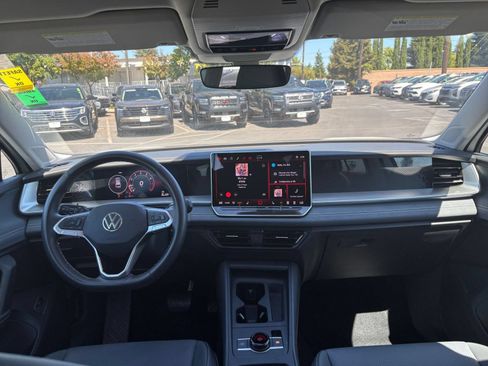 Used 2026 Volkswagen Tiguan SE AWD/4WD image 35