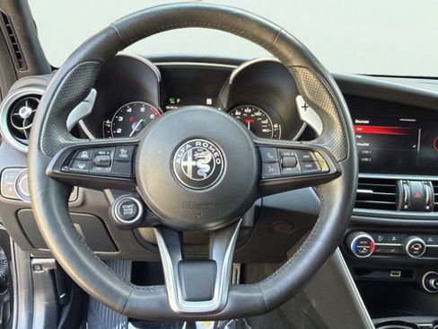 Used 2023 Alfa Romeo Giulia Veloce RWD image 15