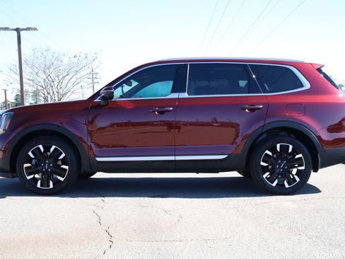 Used 2023 Kia Telluride SX image 2