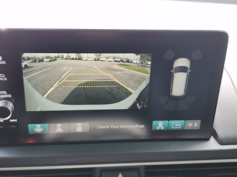 Used 2023 Honda Pilot Touring image 7