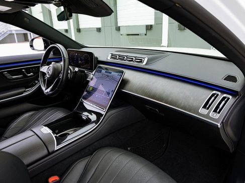 Used 2022 Mercedes-Benz S 580 S 580 w/ AMG Line Package image 24