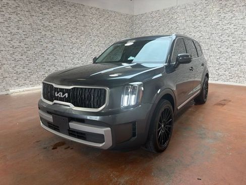 Used 2023 Kia Telluride EX w/ EX Captain's Chair Package AWD/4WD image 3