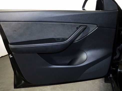 Used 2021 Tesla Model Y Long Range image 22