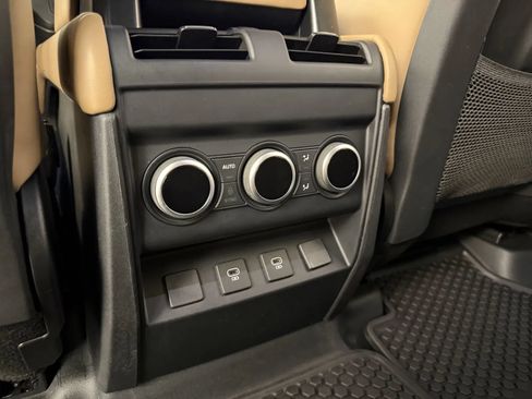 Used 2025 Land Rover Defender 130 X-Dynamic SE AWD/4WD image 39