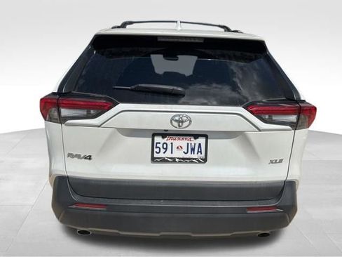 Used 2023 Toyota RAV4 XLE Premium image 5