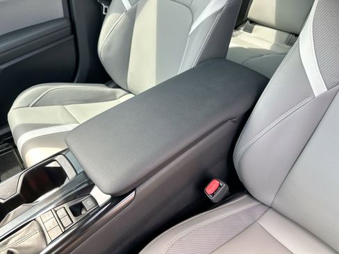 Used 2025 Toyota Camry SE image 20