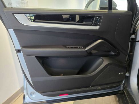 Used 2024 Porsche Cayenne image 22