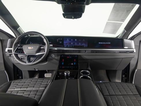 Used 2025 Cadillac Escalade V AWD/4WD image 14