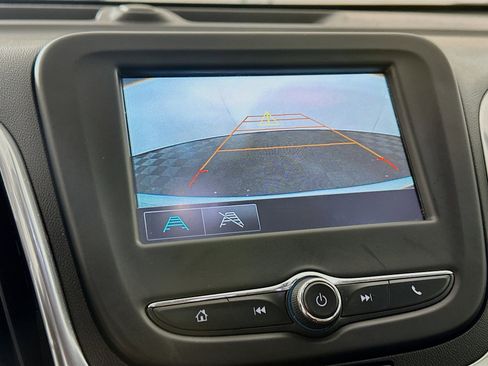 Used 2018 Chevrolet Equinox LT FWD image 22