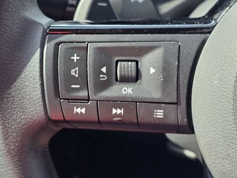 Used 2023 Nissan Rogue SV FWD image 22