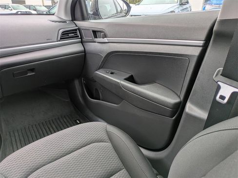 Used 2019 Hyundai Elantra SE w/ Cargo Package image 19
