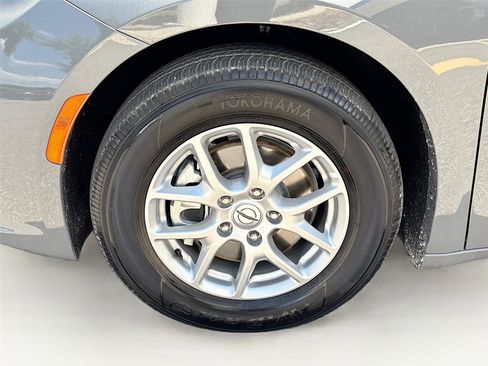 Used 2025 Chrysler Pacifica Select FWD image 32