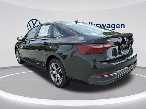 Used 2024 Volkswagen Jetta SE FWD image 3