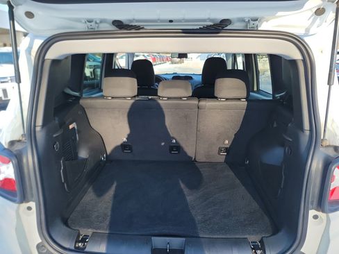 Used 2023 Jeep Renegade Trailhawk image 22