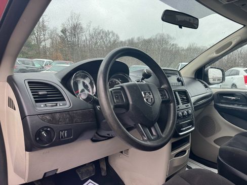 Used 2014 Dodge Grand Caravan SE image 15