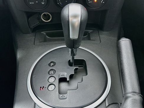 Used 2006 MAZDA MX-5 Miata Sport RWD image 22